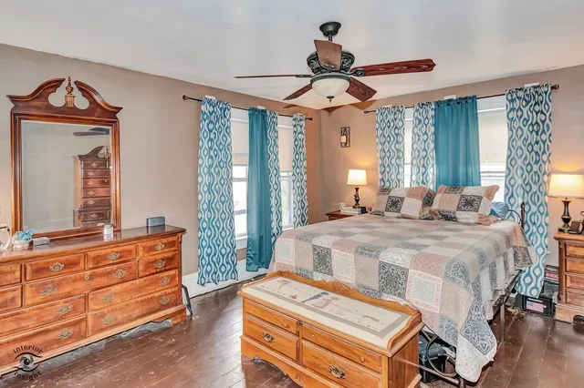 $375,000 | 9402 Sproat Avenue, Oak Lawn, IL 60453