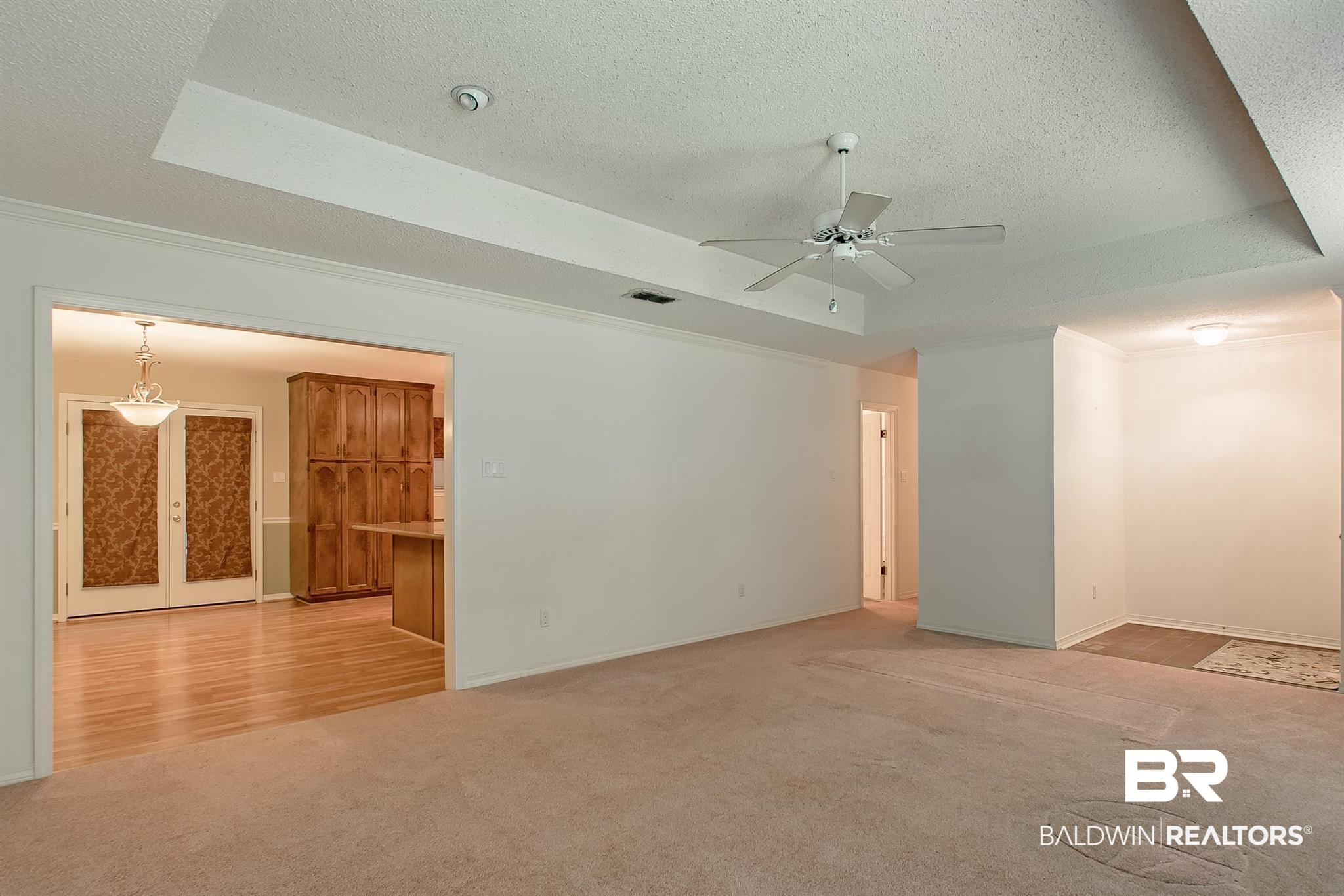 138 Fairway Drive Daphne, AL 36526 - Photo 10 of 34 Vaulted Ceiling in LR