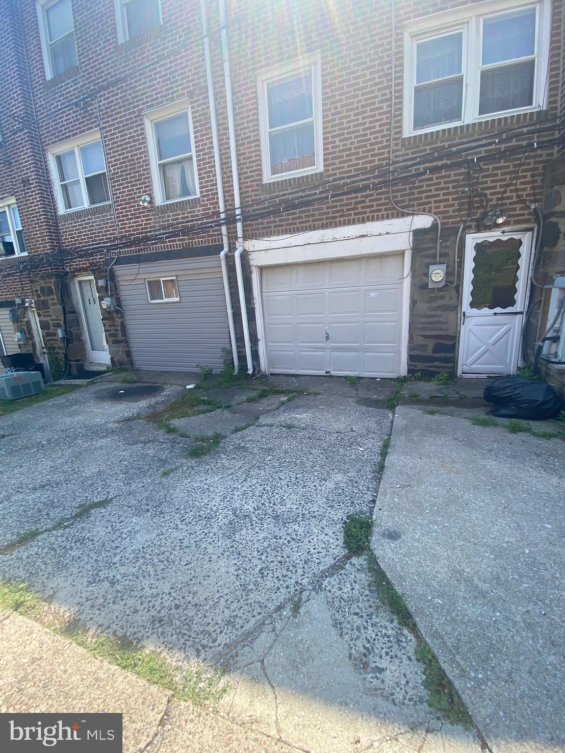 255 Cambridge Road Clifton Heights, PA 19018 - Photo 4 of 18 Garage & Parking space.