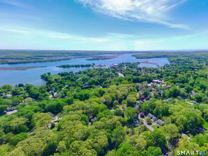 $750,000 | 26 Grandview Terrace, Essex, CT 06426