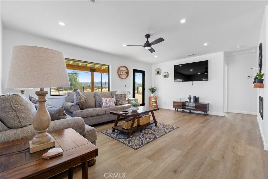 64654 Sun Mesa Road Joshua Tree, CA 92252 - Photo 3 of 25