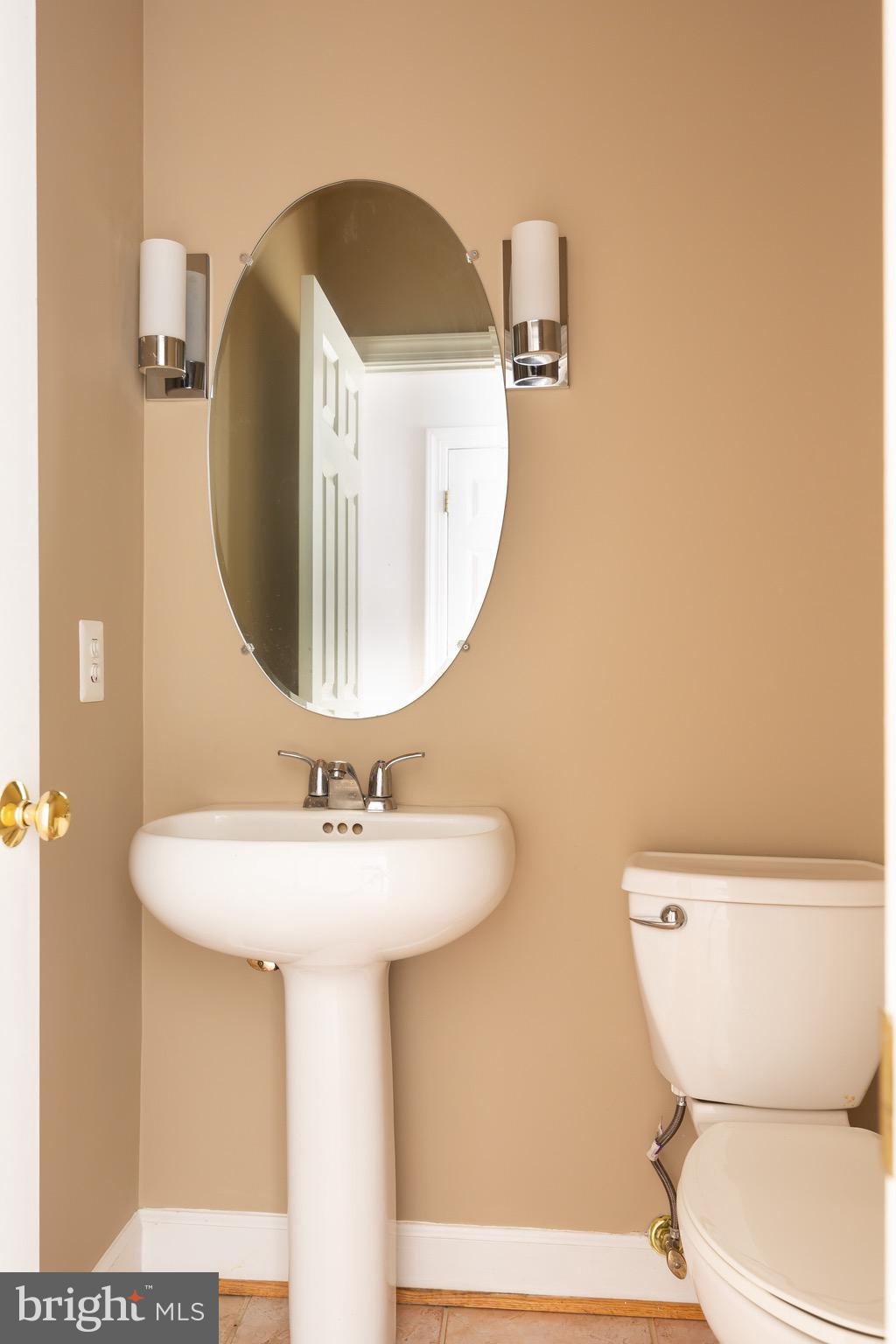 11519 Waterhaven Court Reston, VA 20190 - Photo 17 of 21 Powder Room