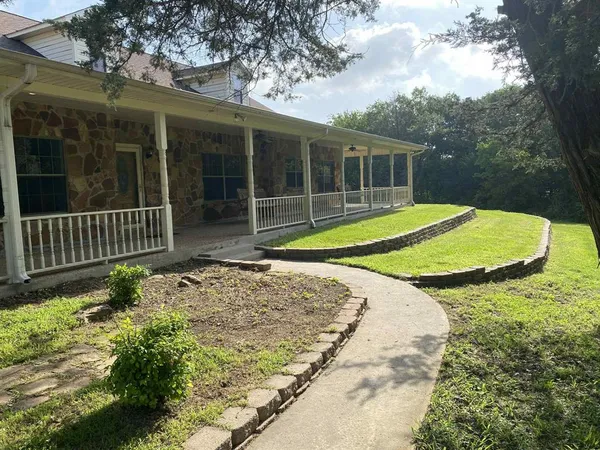 a view of a house with backyard and porch