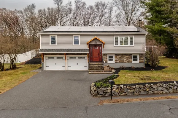 $839,900 | 29 Winn Valley Drive, Burlington, MA 01803