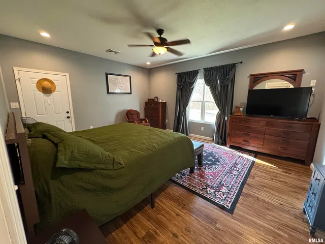 $250,000 | 1656 East County Road 1125 East, Cisne, IL 62823