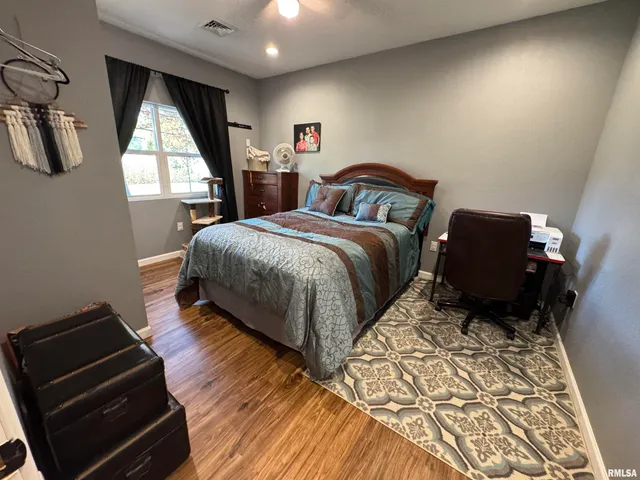 $250,000 | 1656 East County Road 1125 East, Cisne, IL 62823