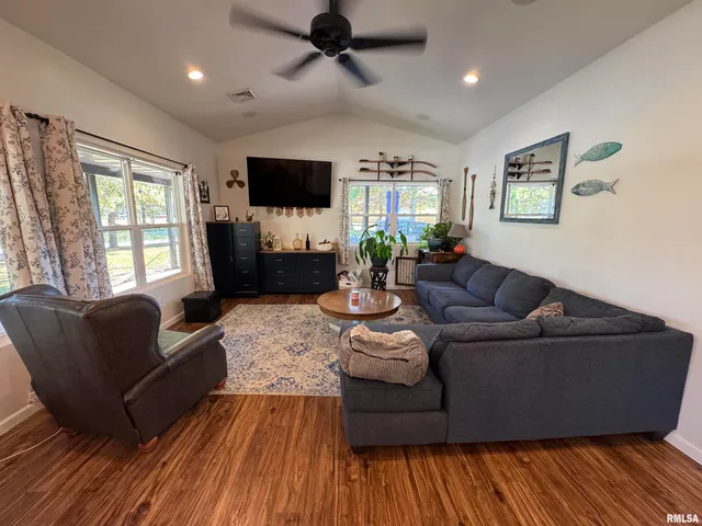 $250,000 | 1656 East County Road 1125 East, Cisne, IL 62823