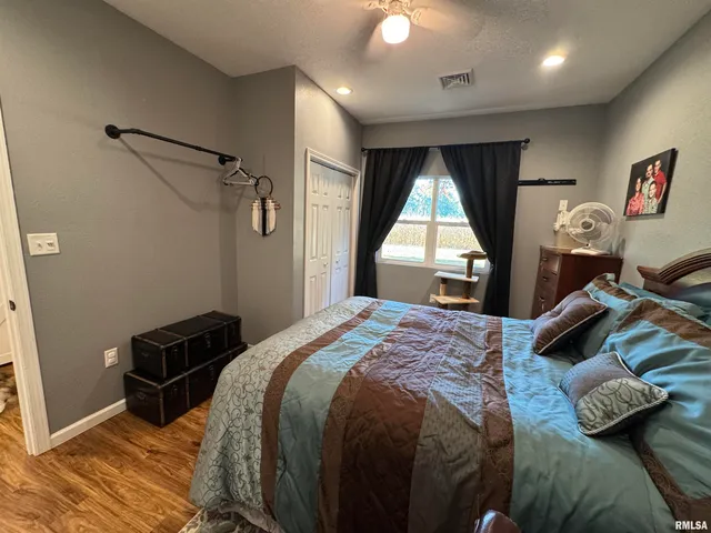 $250,000 | 1656 East County Road 1125 East, Cisne, IL 62823