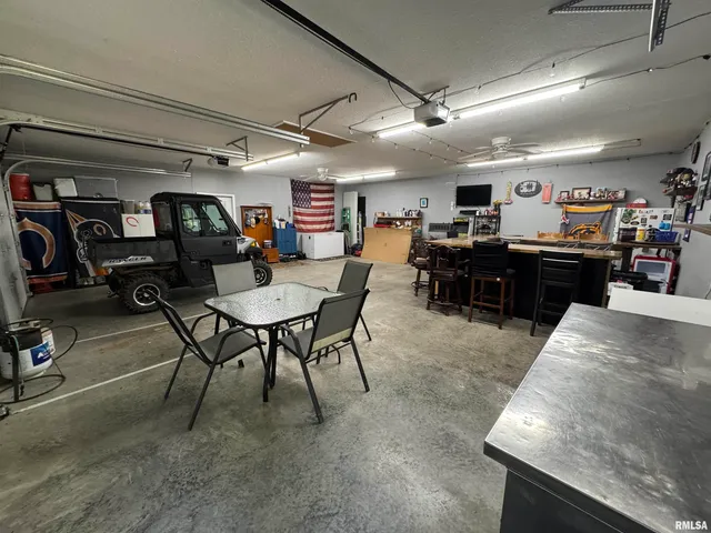 $250,000 | 1656 East County Road 1125 East, Cisne, IL 62823