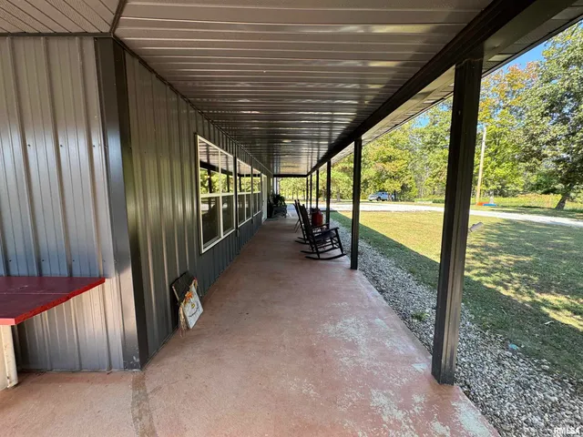 $250,000 | 1656 East County Road 1125 East, Cisne, IL 62823