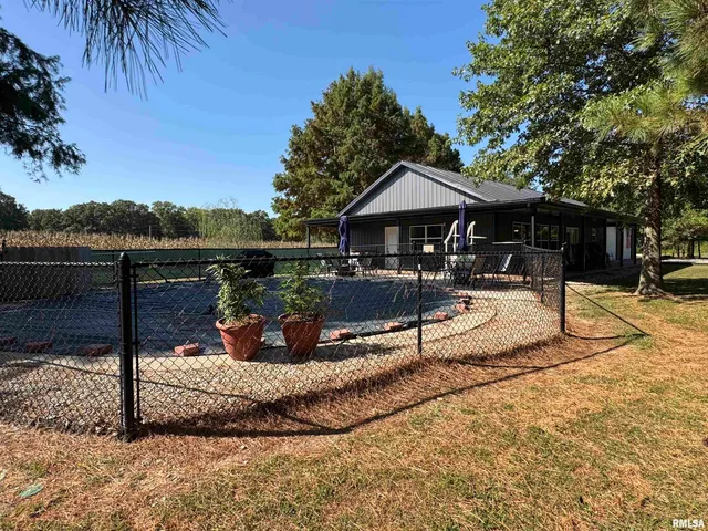 $250,000 | 1656 East County Road 1125 East, Cisne, IL 62823