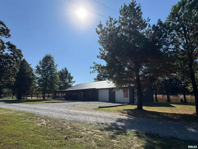 $250,000 | 1656 East County Road 1125 East, Cisne, IL 62823