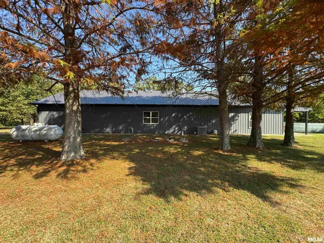 $250,000 | 1656 East County Road 1125 East, Cisne, IL 62823