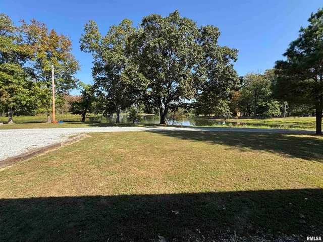 $250,000 | 1656 East County Road 1125 East, Cisne, IL 62823