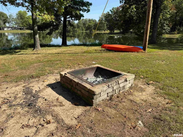 $250,000 | 1656 East County Road 1125 East, Cisne, IL 62823