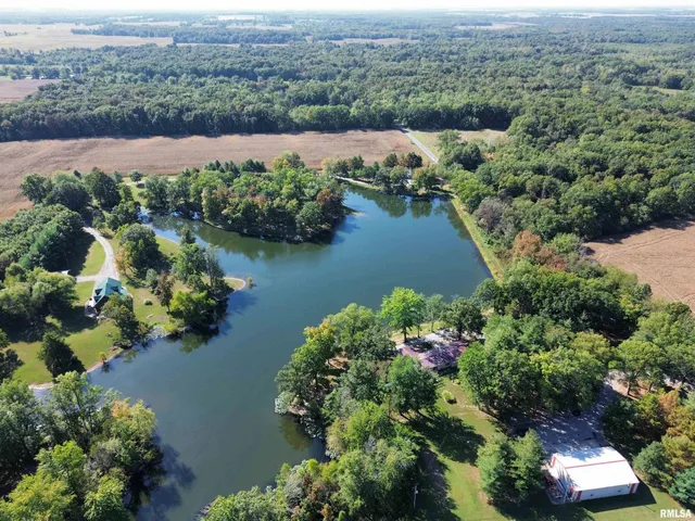 $250,000 | 1656 East County Road 1125 East, Cisne, IL 62823