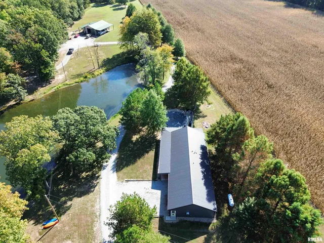 $250,000 | 1656 East County Road 1125 East, Cisne, IL 62823