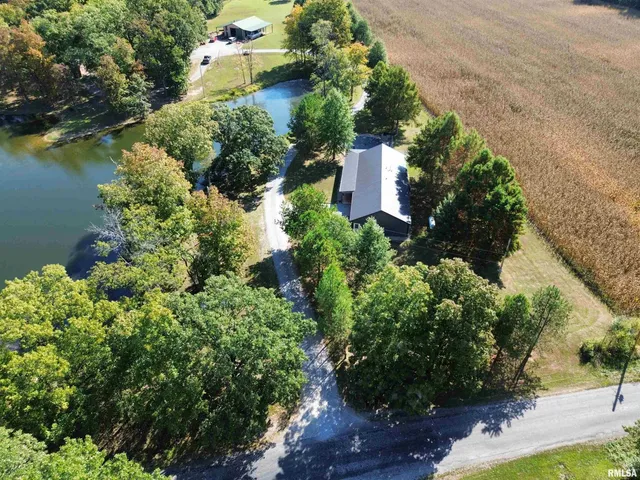 $250,000 | 1656 East County Road 1125 East, Cisne, IL 62823