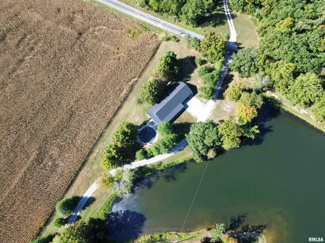 $250,000 | 1656 East County Road 1125 East, Cisne, IL 62823