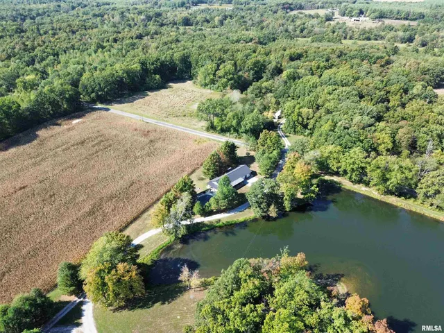 $250,000 | 1656 East County Road 1125 East, Cisne, IL 62823