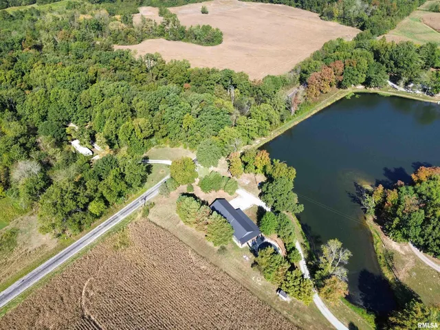 $250,000 | 1656 East County Road 1125 East, Cisne, IL 62823