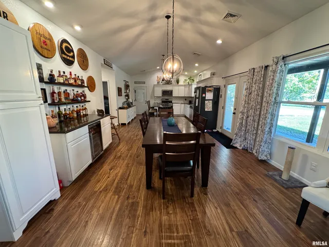 $250,000 | 1656 East County Road 1125 East, Cisne, IL 62823