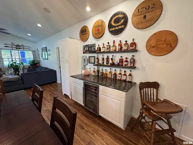 $250,000 | 1656 East County Road 1125 East, Cisne, IL 62823