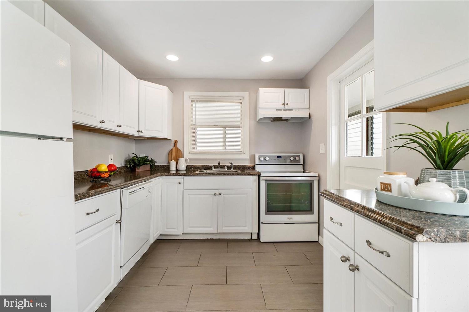 5418 Radecke Avenue Baltimore, MD 21206 - Photo 11 of 35 Kitchen