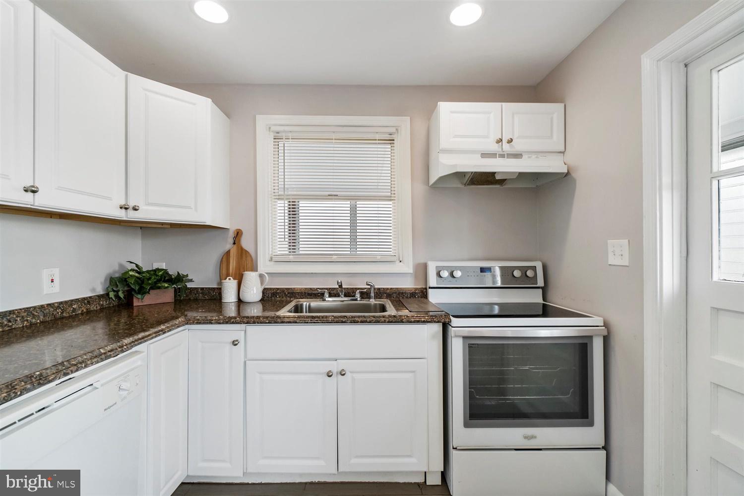 5418 Radecke Avenue Baltimore, MD 21206 - Photo 12 of 35 Kitchen