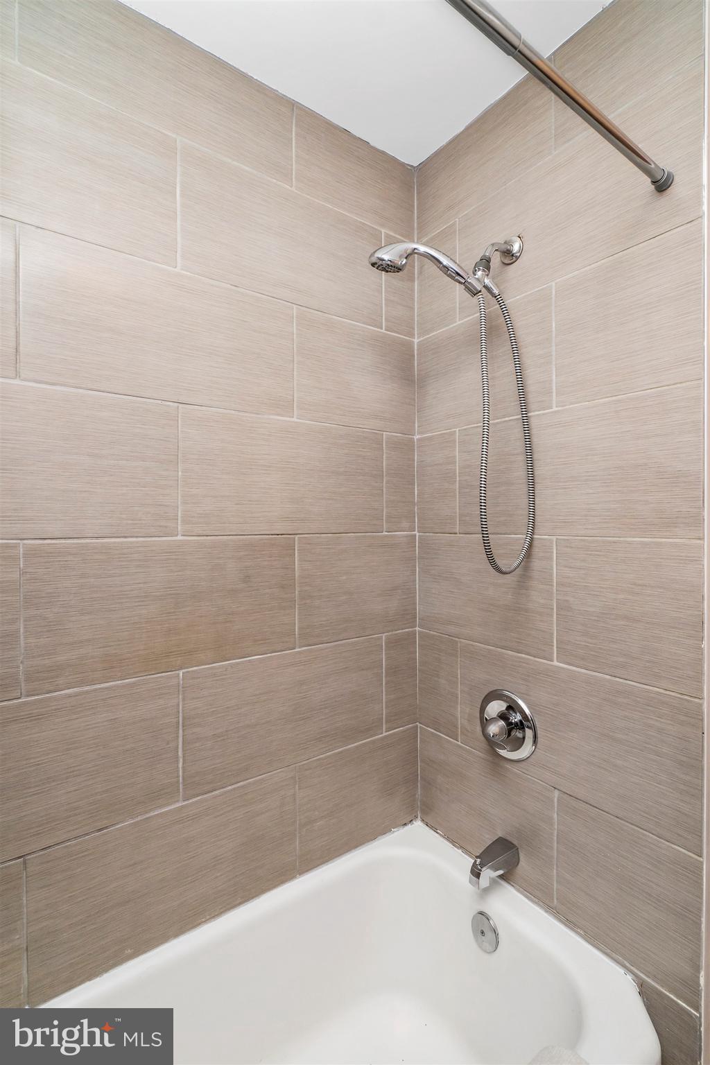 5418 Radecke Avenue Baltimore, MD 21206 - Photo 26 of 35 Full Bathroom