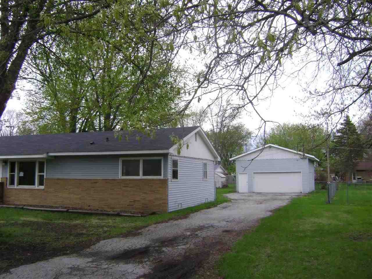 3914 15th Street B Moline, IL 61265 - Photo 2 of 11