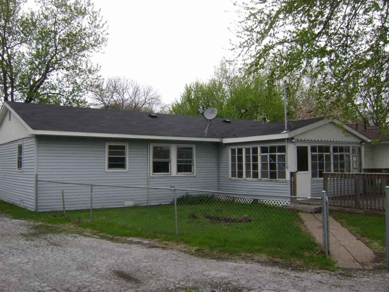 3914 15th Street B Moline, IL 61265 - Photo 3 of 11