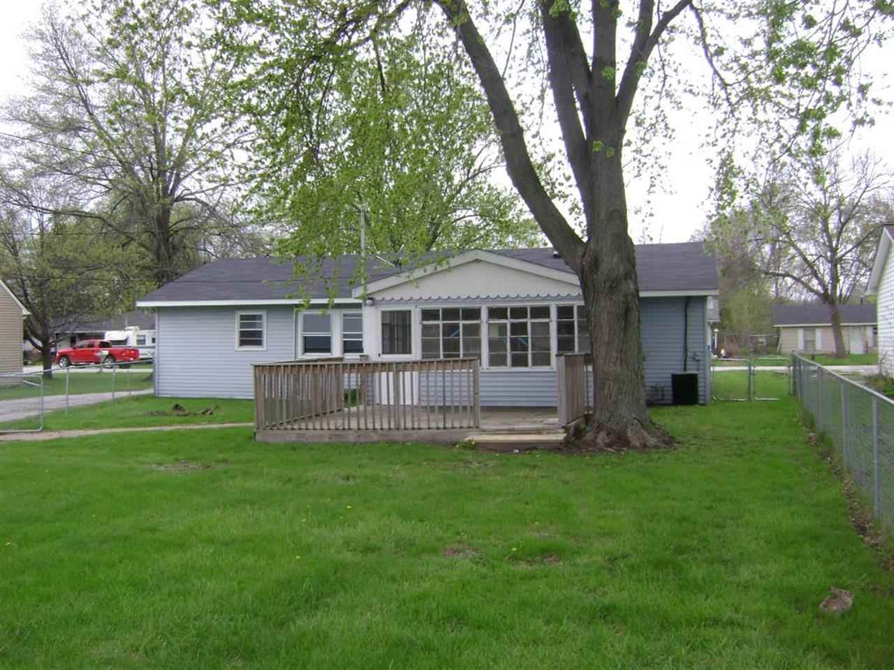 3914 15th Street B Moline, IL 61265 - Photo 4 of 11