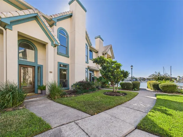 $359,000 | 483 Mariners Drive, Kemah, TX 77565