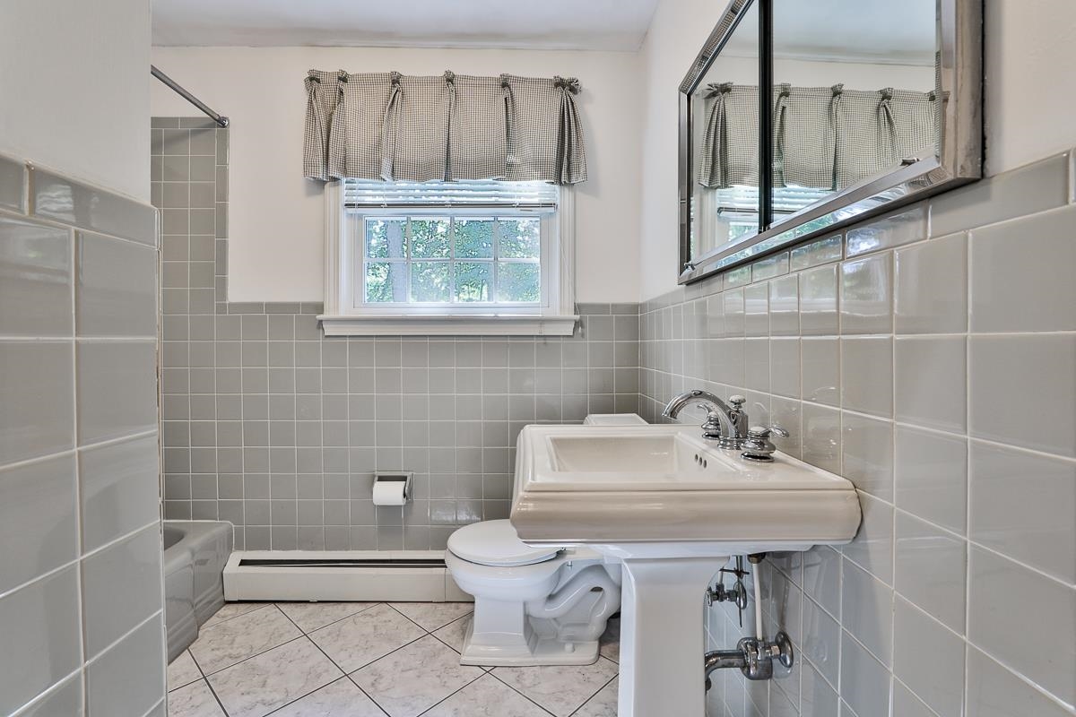 119 Peele Road Nashua, NH 03062 - Photo 23 of 37