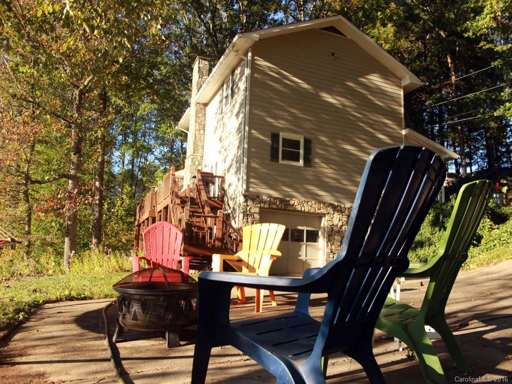 185 Loop Road Clyde, NC 28721 - Photo 21 of 24 a view of deck with patio