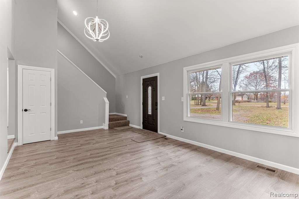 44601 Robson Road Belleville, MI 48111 - Photo 5 of 39