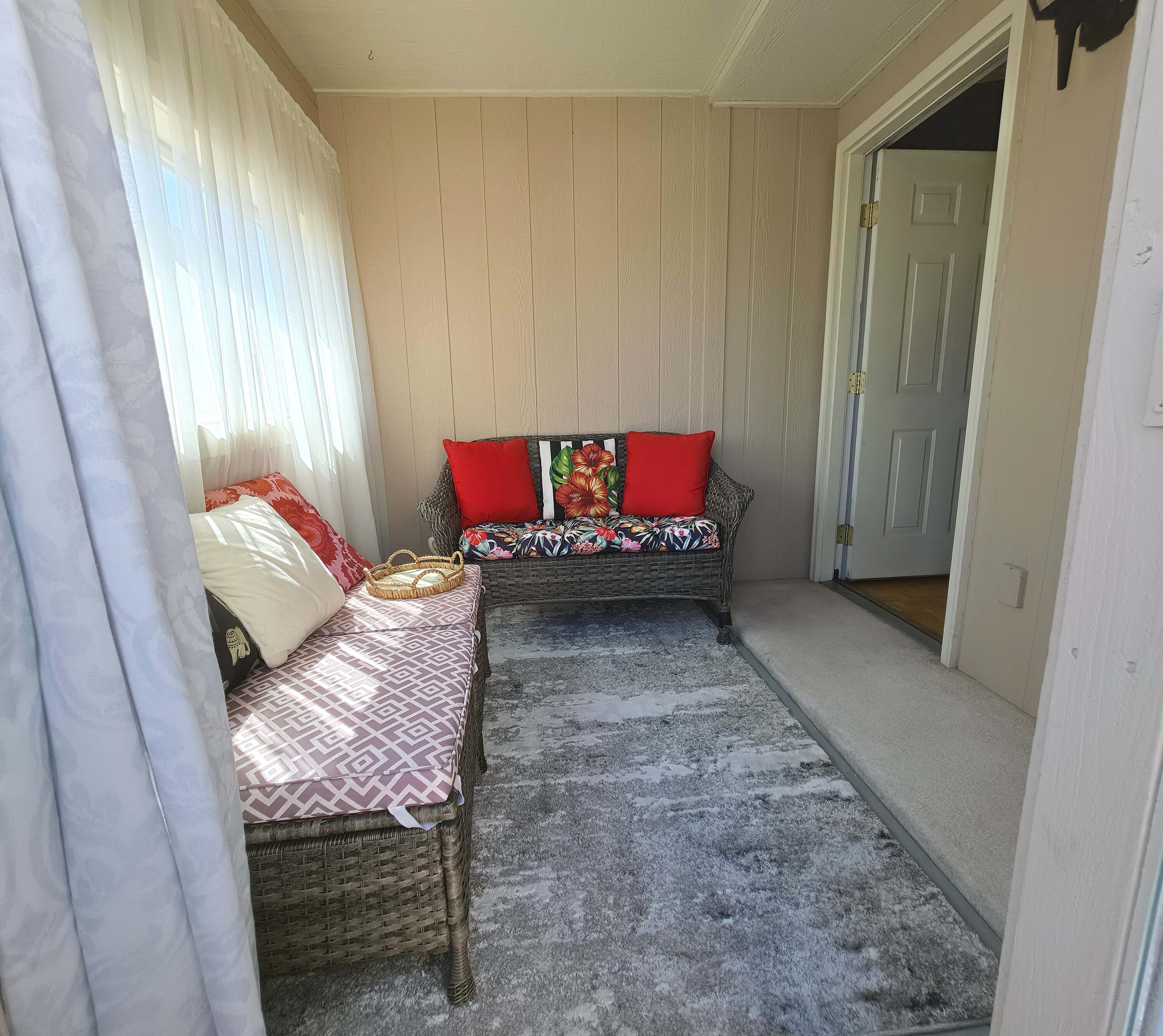 1001 Southeast 15th Street, Unit 35 Bend, OR 97702 - Photo 4 of 36 Enclosed deck/Sunroom at front entry