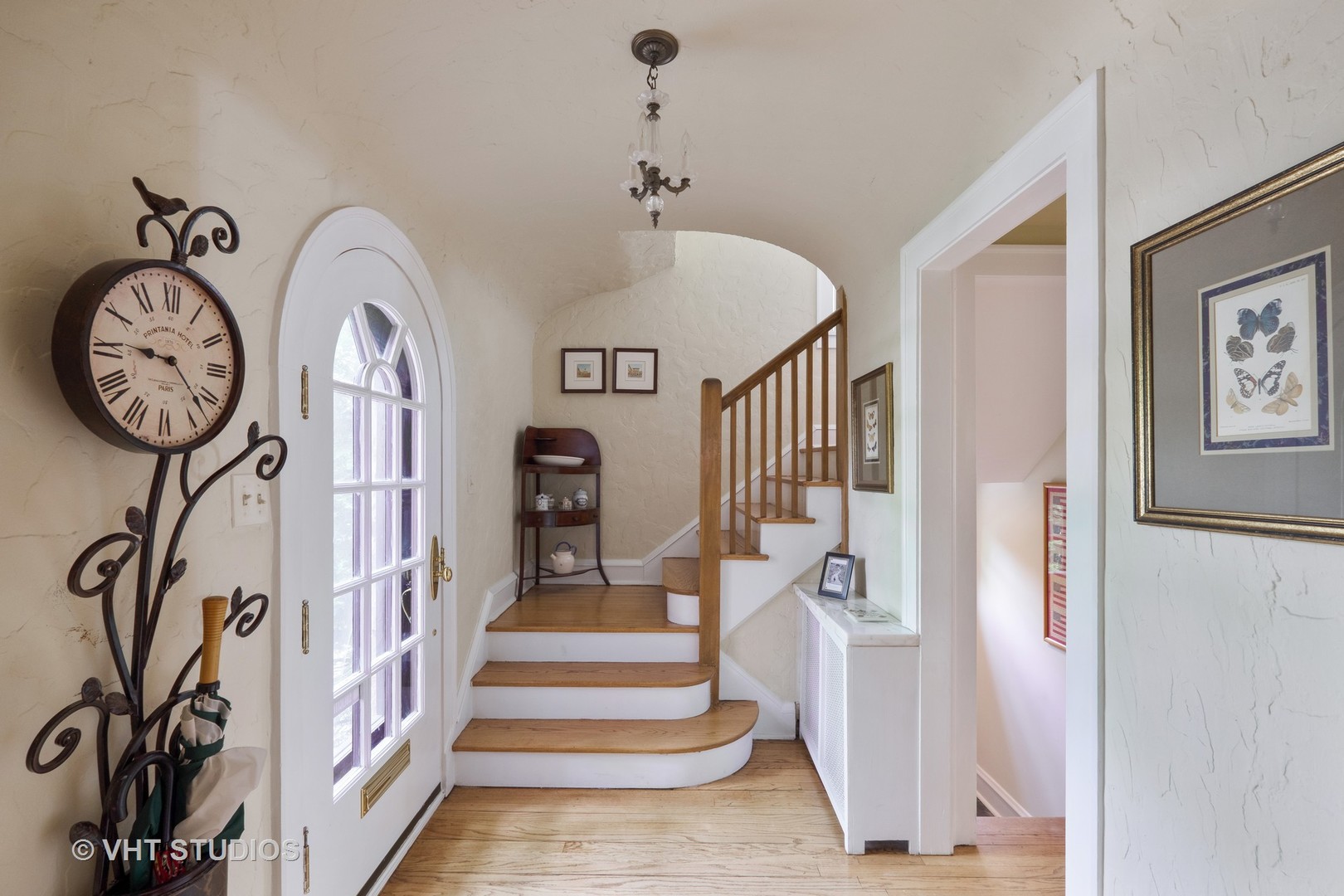 1049 Chatfield Road Winnetka, IL 60093 - Photo 2 of 32 Gallery Image 2