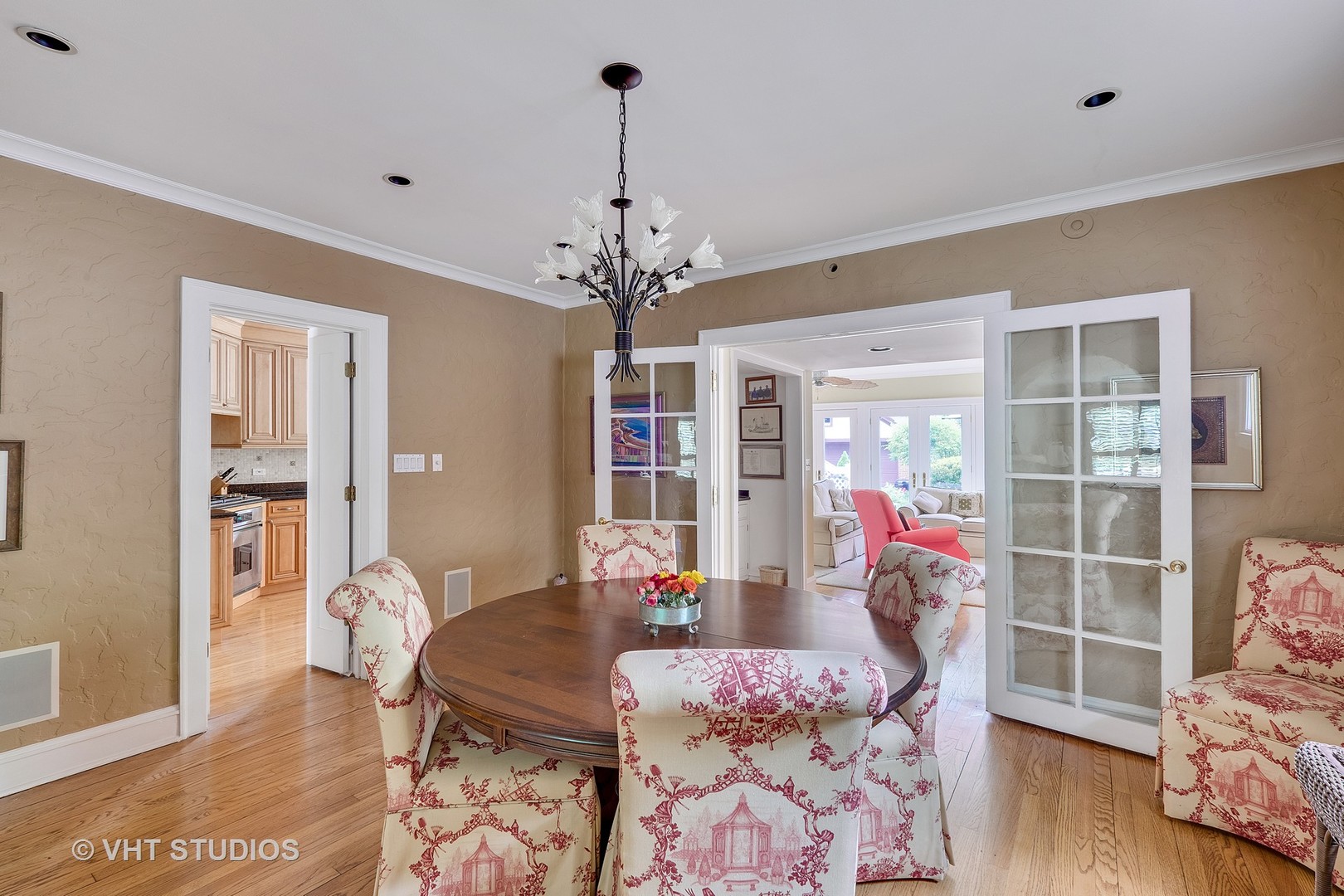 1049 Chatfield Road Winnetka, IL 60093 - Photo 11 of 32 Gallery Image 11