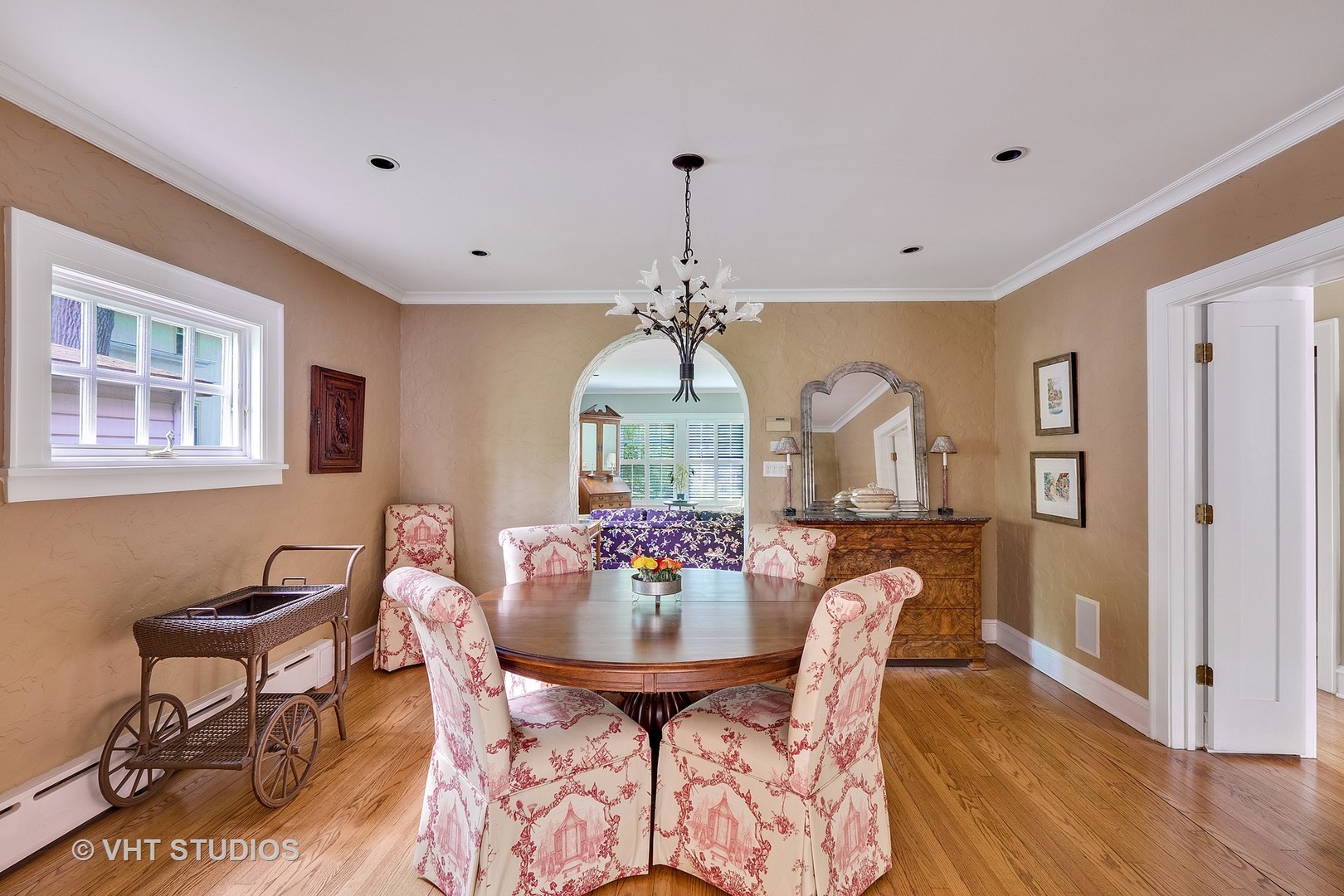 1049 Chatfield Road Winnetka, IL 60093 - Photo 12 of 32 Gallery Image 12