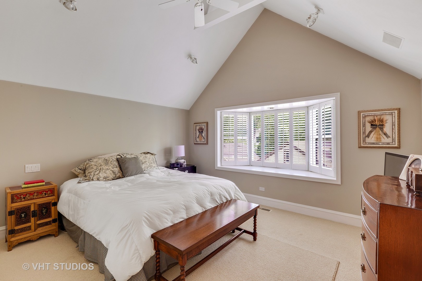 1049 Chatfield Road Winnetka, IL 60093 - Photo 16 of 32 Gallery Image 16
