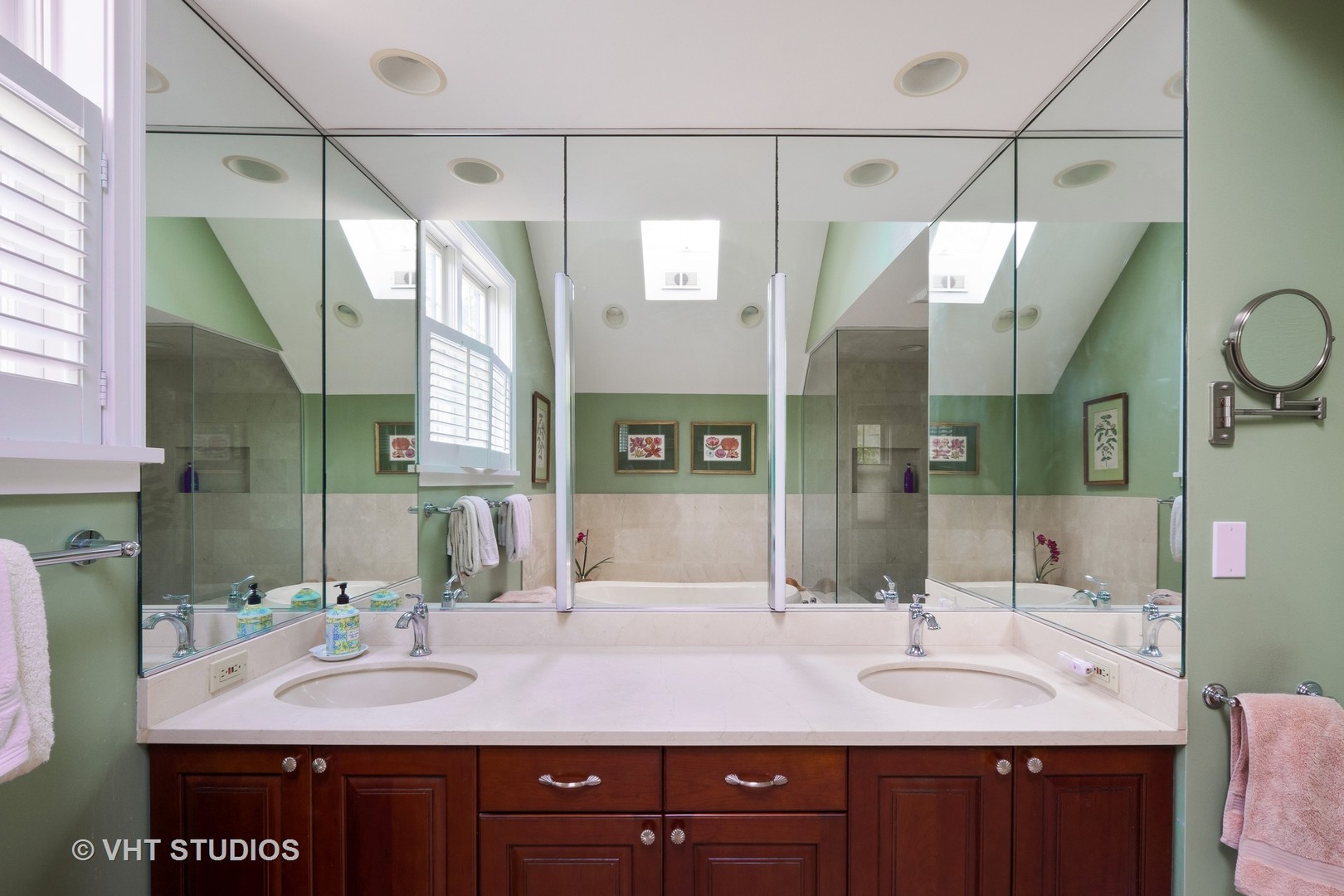 1049 Chatfield Road Winnetka, IL 60093 - Photo 19 of 32 Gallery Image 19
