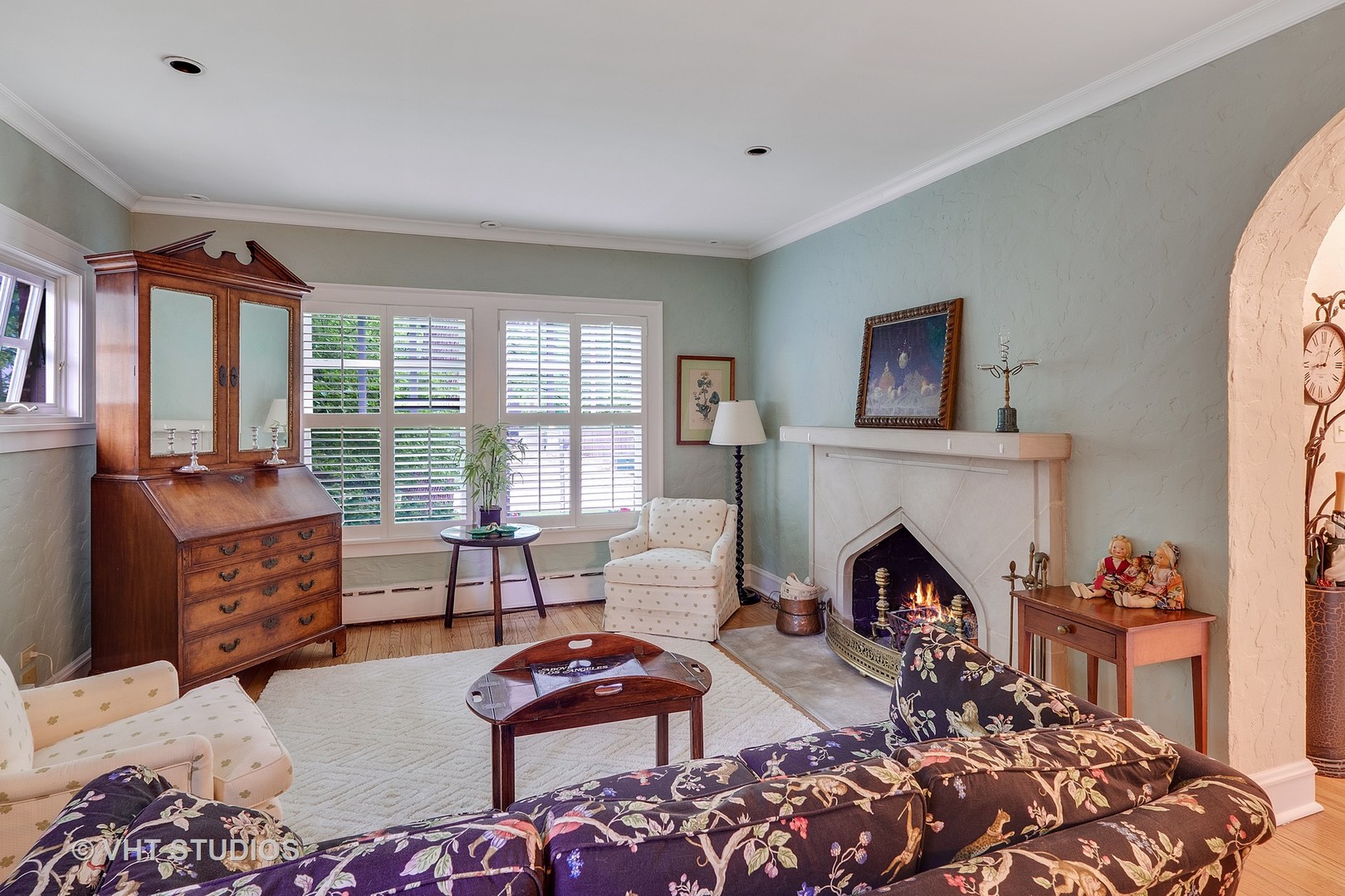 1049 Chatfield Road Winnetka, IL 60093 - Photo 3 of 32 Gallery Image 3