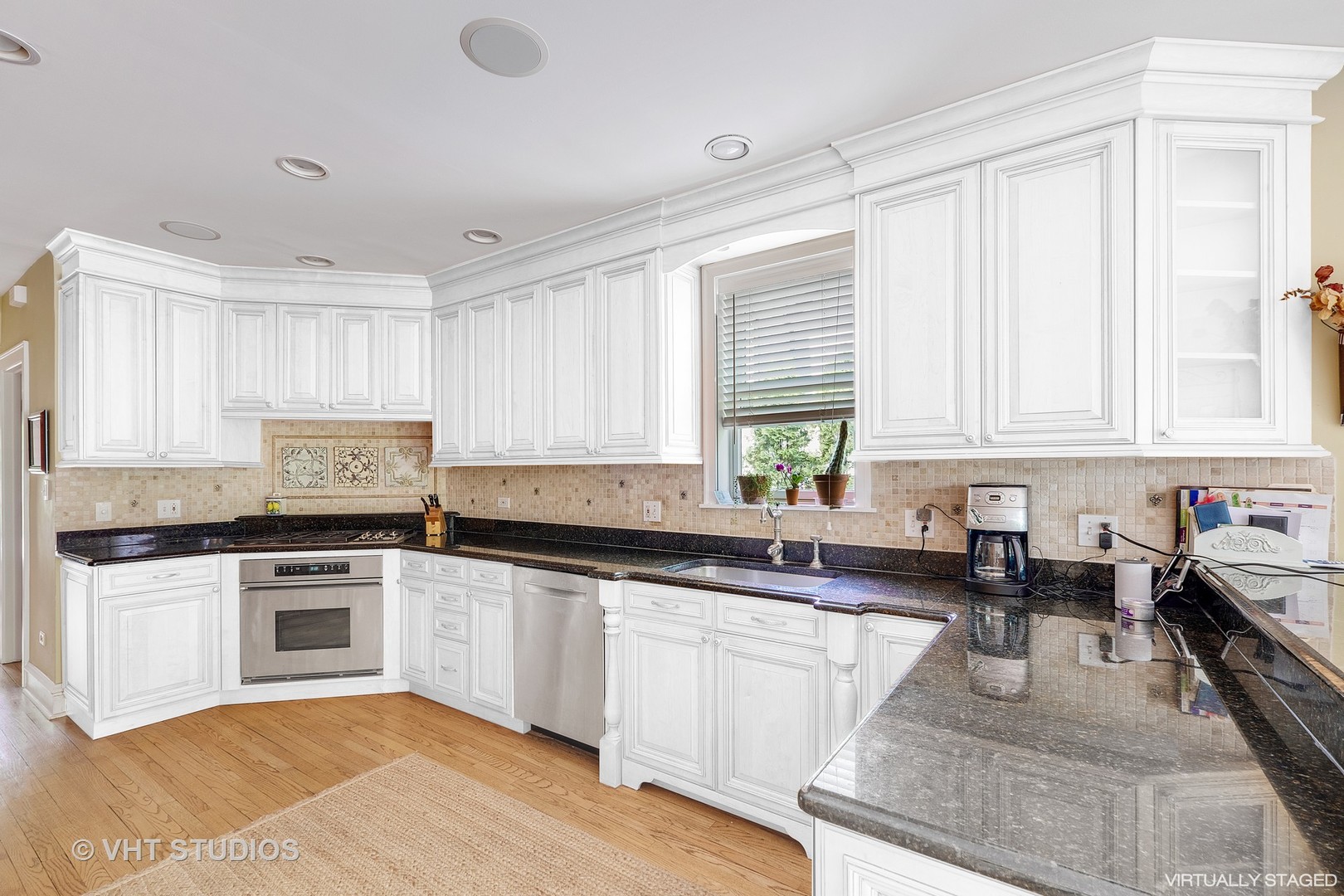 1049 Chatfield Road Winnetka, IL 60093 - Photo 6 of 32 Gallery Image 6