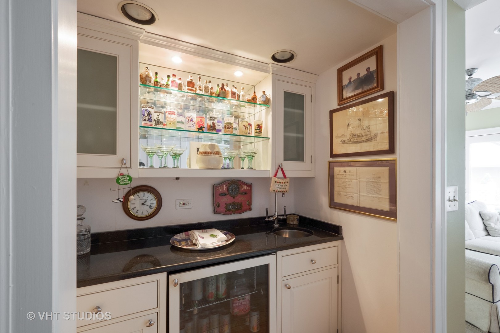 1049 Chatfield Road Winnetka, IL 60093 - Photo 9 of 32 Gallery Image 9
