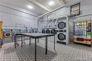 a view of a fountain in front of a building