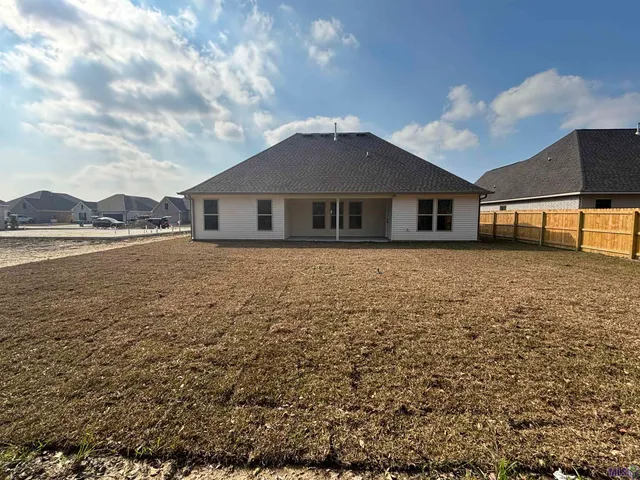 $2,300 | 23220 Kudu Trl Drive, Denham Springs, LA 70726