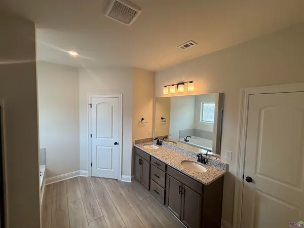 $2,300 | 23220 Kudu Trl Drive, Denham Springs, LA 70726