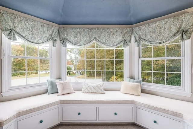 $1,175,000 | 29 Lawrence Drive, Franklin, MA 02038